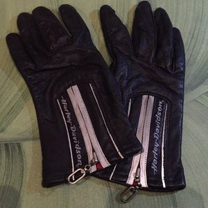 Previously loved Harley-Davidson leather gloves 🏍